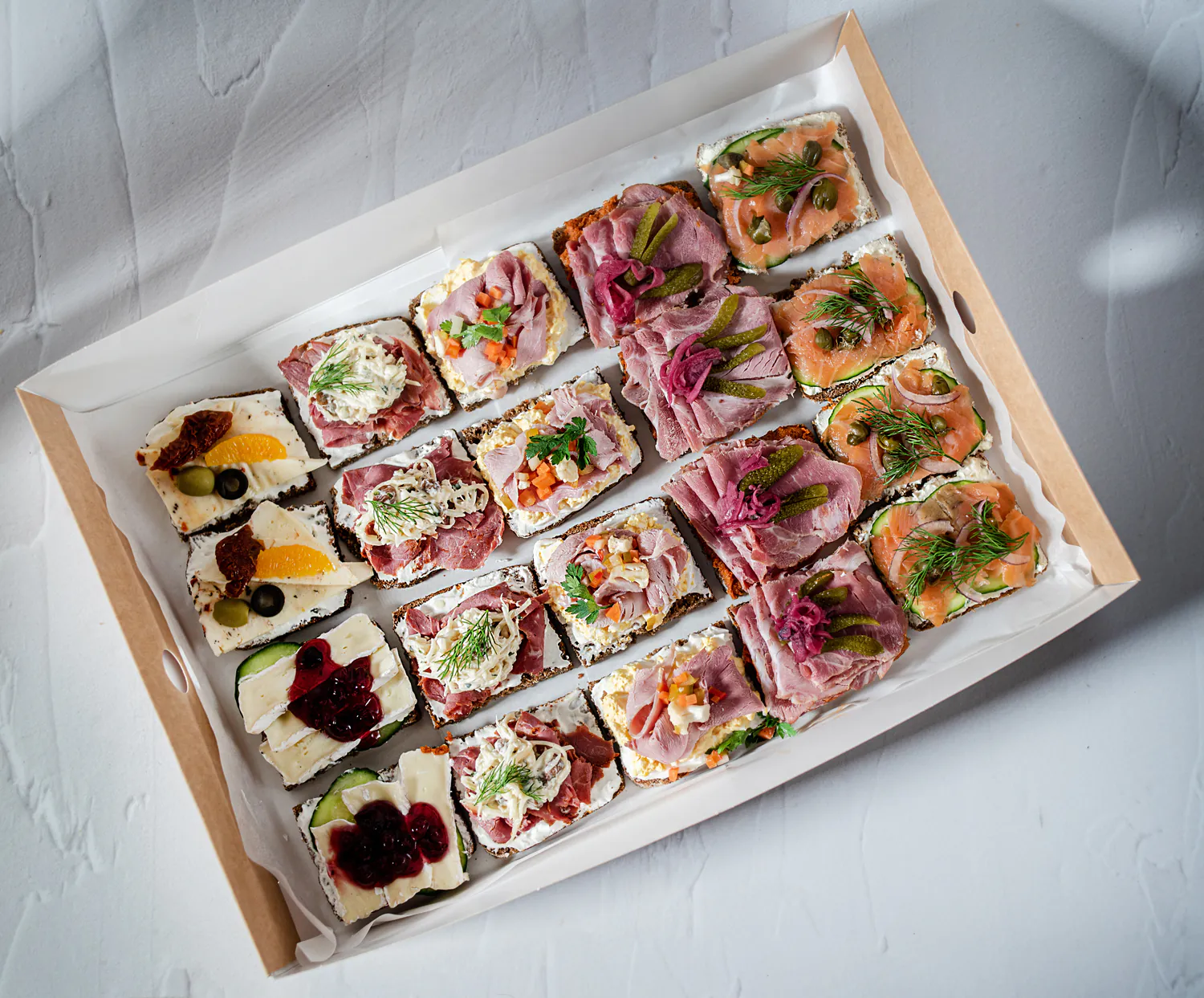 Box Cateringowy Kanapki Bankietowe (20 szt.)